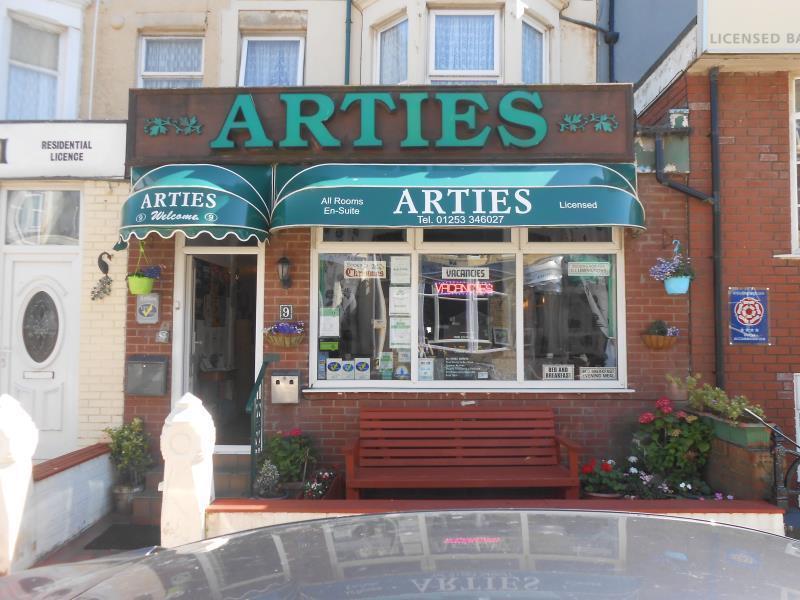 Arties Hotel Blackpool Eksteriør billede